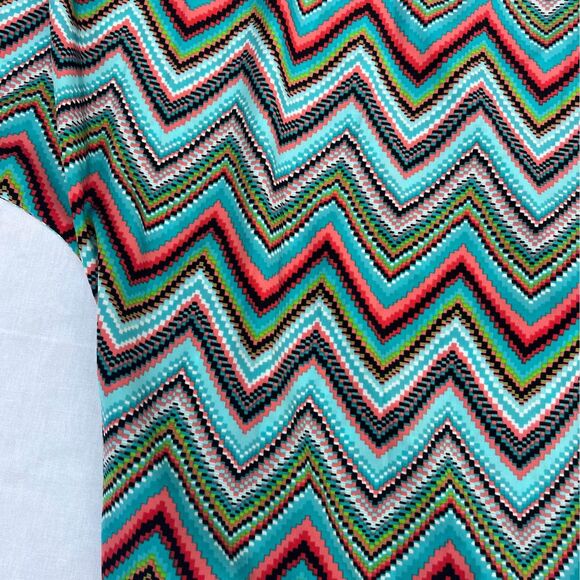 Womens Chevron Print blouse Size Medium - Picture 2 of 4